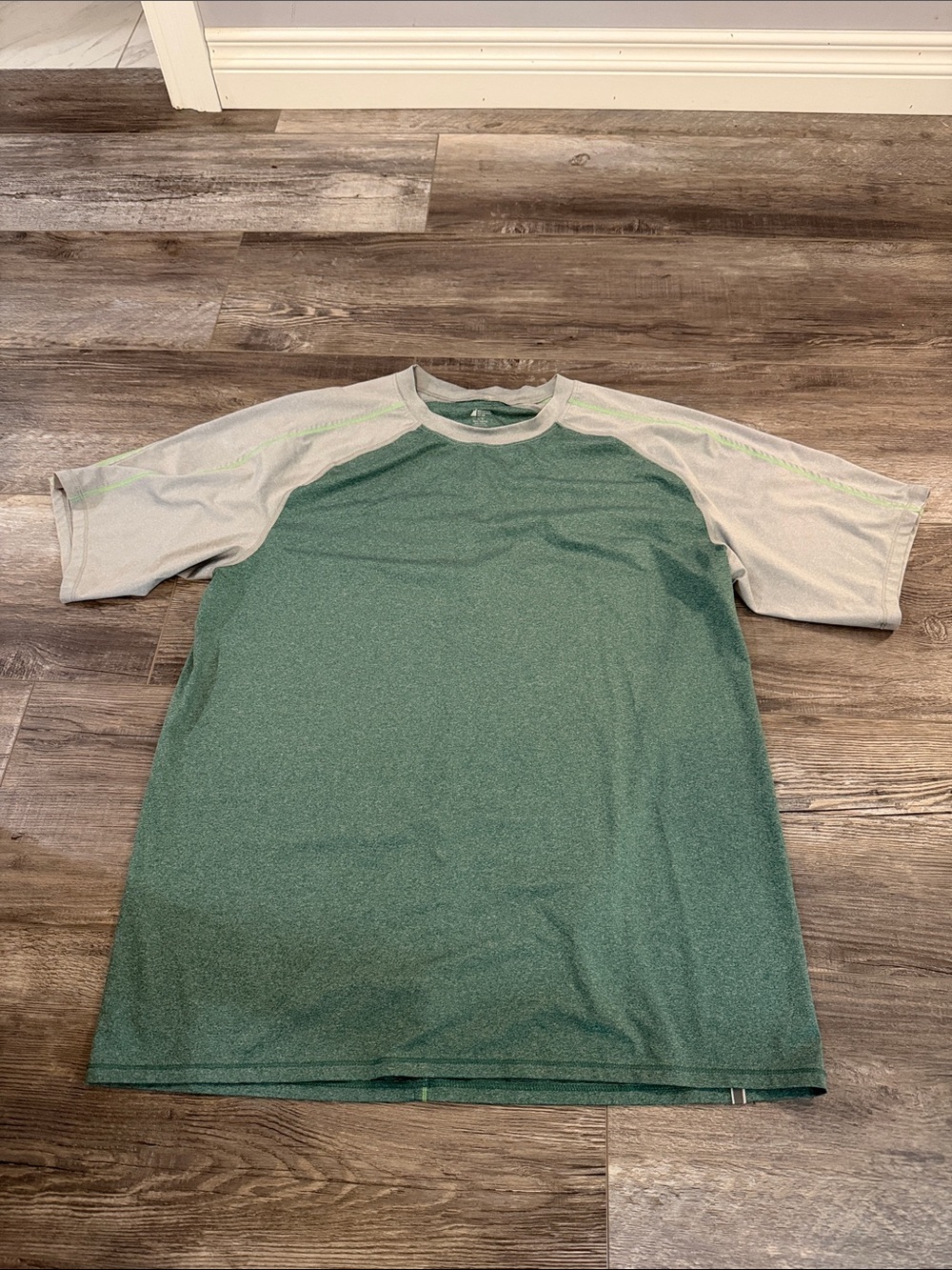 MEC Men's Two-Tone Athletic Short Sleeve Shirt - Green/Light Gray